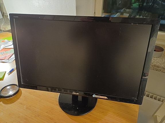 Tietokoneen näyttö Asus