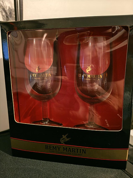 Kaksi Remy Martin pikaria