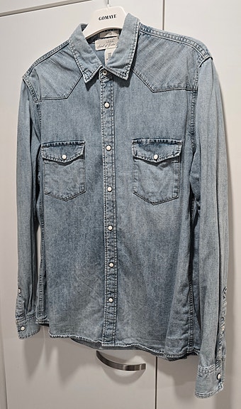 Denim shirt (Medium)