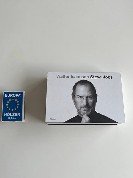 Steve Jobs Walter Isaacson kirja koko 12x8 cm. Voidaan postittaa