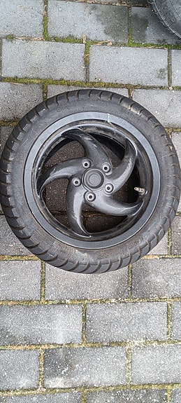 12 tuumaiset skootterin renkaat