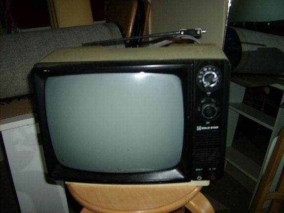 12" Gold-Star mustavalko TV -70 luvulta