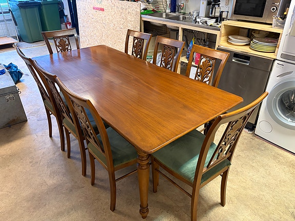 Antique Wooden Dining Table Set for 8 / Vanha puinen ruokapöytäsetti 8 hengelle