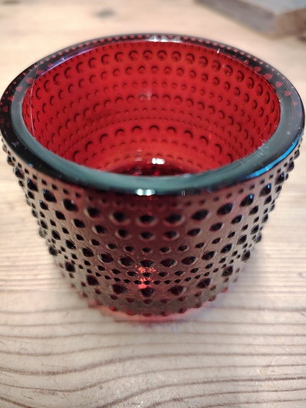 Iittala kastehelmi tuikkukippo punainen