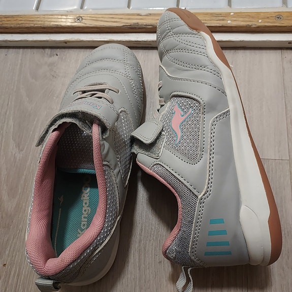 Kangaroos tarralenkkarit, koko 36.  Nouto Hakunila tai +pk.