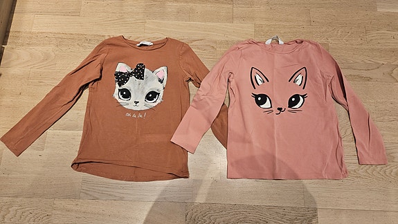 2 × kissapaita 122/128, yht. 2€ (Espoo)