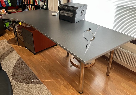 Suurikokoinen Formica iki työpöytä
