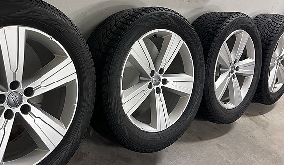 Audi 20” Q7 4M OEM + Hakkapeliitta R3 kitkat