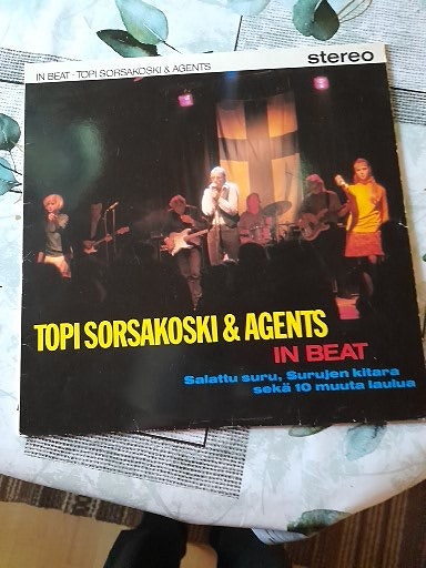 Topi Sorsakosken ja Agentsien In Beat ja Besame mucho vinyylilevyt.