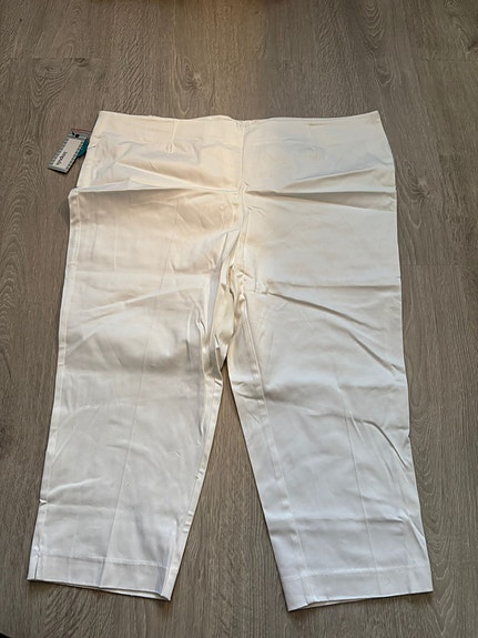 valkoiset caprihousut