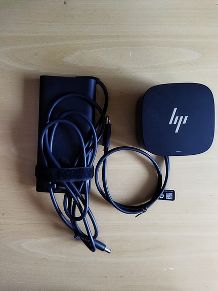 HP thunderbolt telakka virtalähteellä