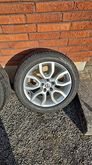 Volvo V40 Cross Country -17 Alumiinivanteet kesärenkailla