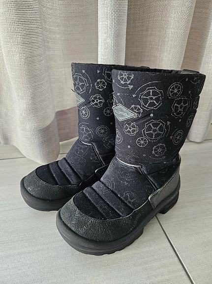Kuoma lasten talvikengät koko 32 musta kuviollinen unisex