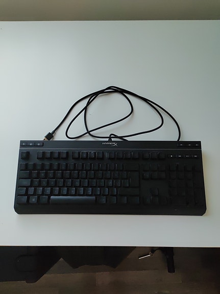 Langallinen USB-näppäimistö musta