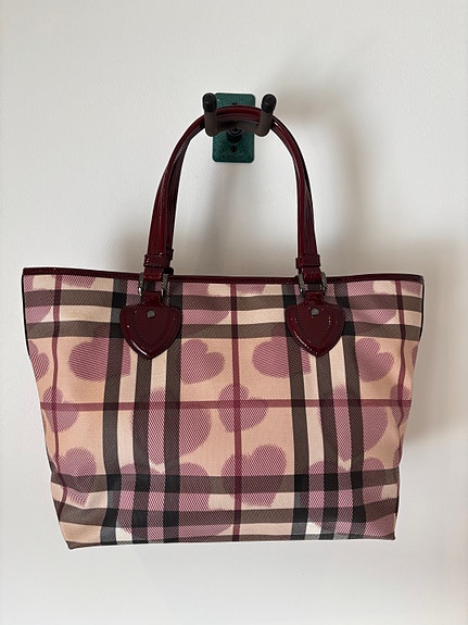 Burberry olkalaukku + Burberry istuinalusta
