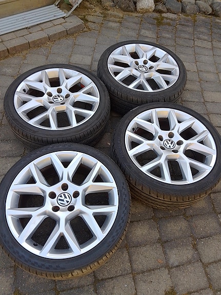 VW Golf GTi Edition 35 OEM vanteet kesärenkailla