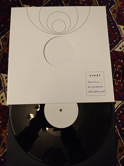 Leevi And The Leavings – Häntä Koipien Välissä LP KOELEVY / Test Pressing