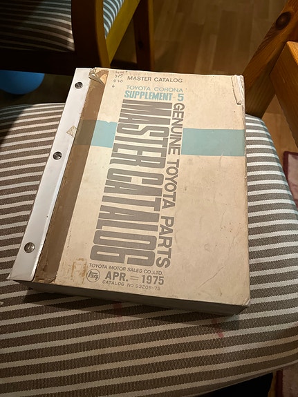 Toyota Corona RT102-118 Genuine Parts Master Catalog 1975