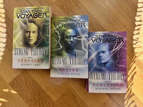 Star Trek Voyager String Theory -trilogia, scifi pokkarit