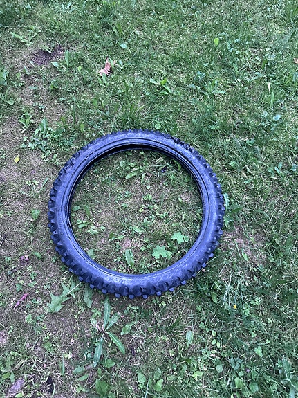 Myydään crossin renkaita