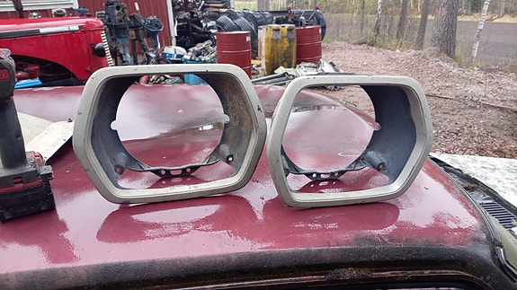Datsun 120A etu lamppujen kehykset