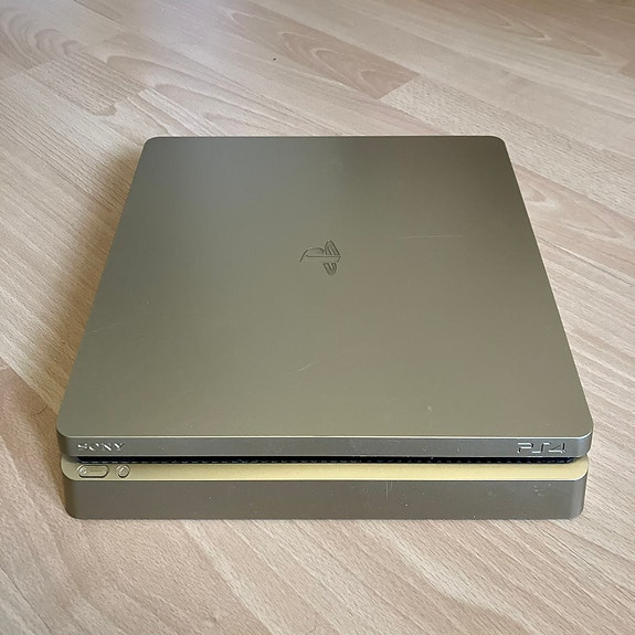 PS4 Slim Gold konsoli