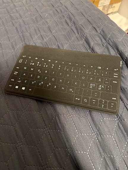 Logitech bluetooth näppäimistö