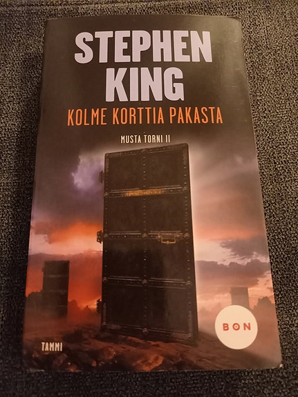 Kolme korttia pakasta,  Musta torni II pokkari