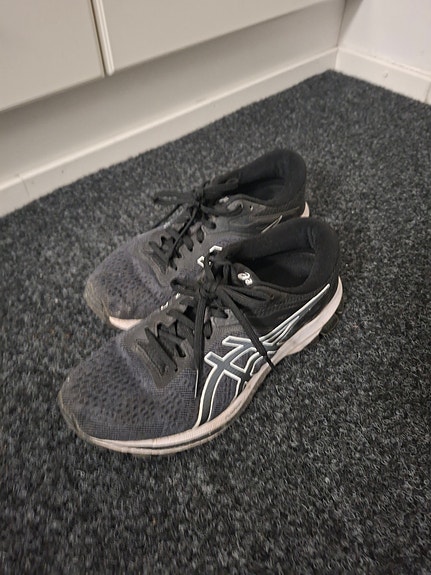 Asics juoksulenkkarit