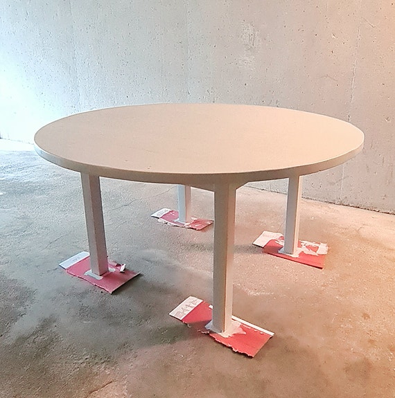 Täyspuinen pöytä ø150 cm