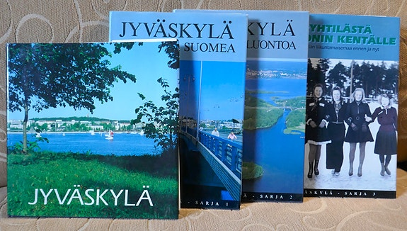 Jyväskylä aiheisia kirjoja