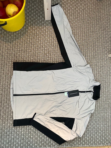 Uusi Endurance juoksutakki / heijastintakki koko s (ovh. 89,90)