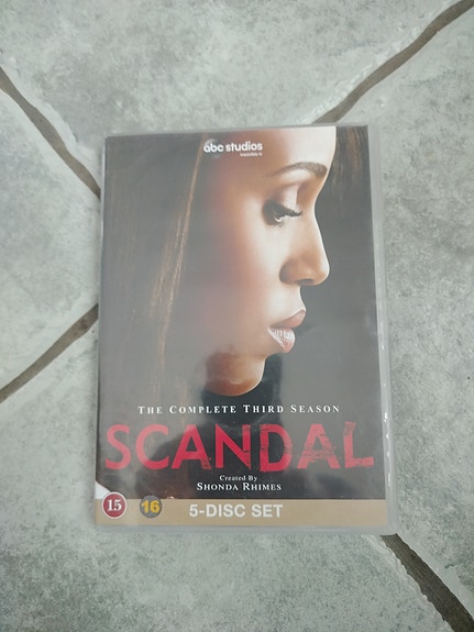 Scandal kausi 3 DVD 5-levyn boksi