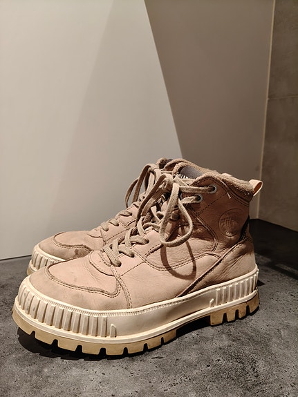 Annetaan Palladium kengät