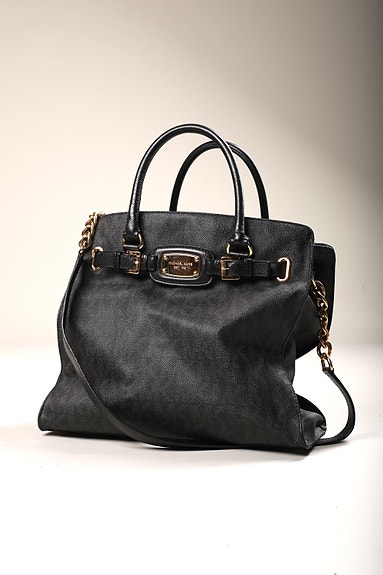 Musta Michael Kors -laukku