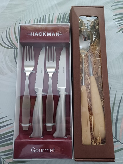 Myydään hackman ateriasetti +salaattiottimet
