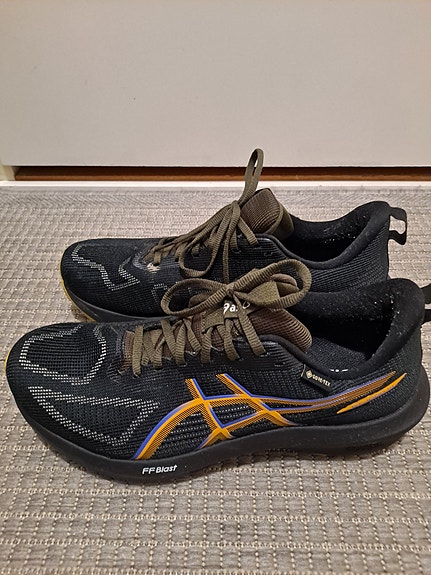 Asics juoksukengät koko 44 musta