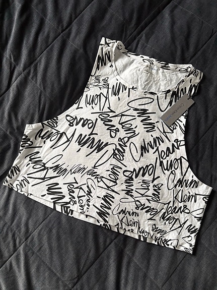 Uusi Calvin Klein lyhyt toppi L