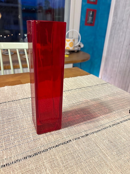 IKEA punainen maljakko lasia