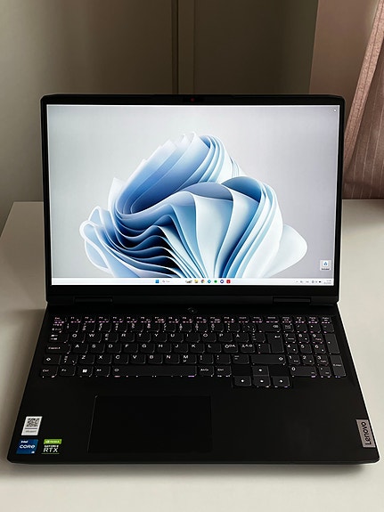 Lenovo kannettava tietokone Intel Core i5 Nvidia GeForce RTX musta