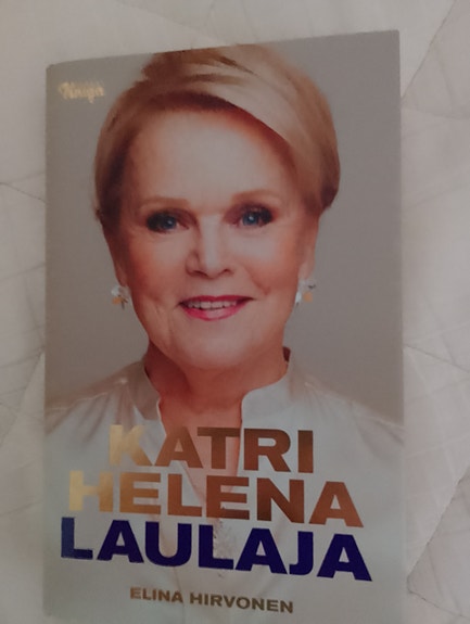 Katri Helena Laulaja ja Panu Rajalan Enkeli tulessa kirjat