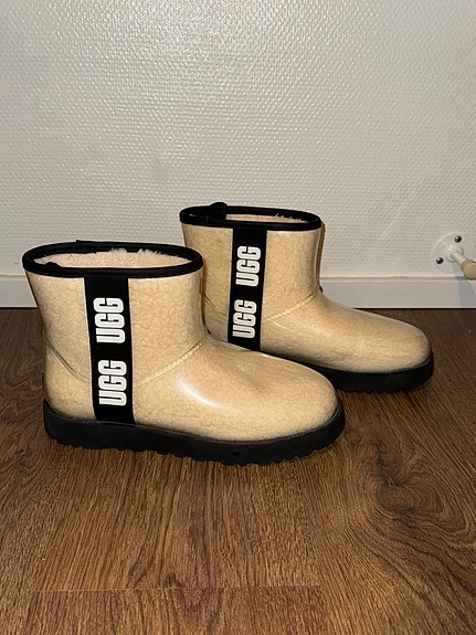 UGG kumisaappaat koko 39 beige