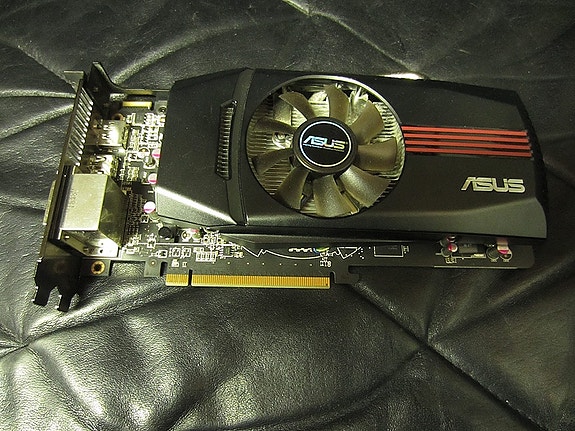Asus EAH6850 DirectCU näytönohjain