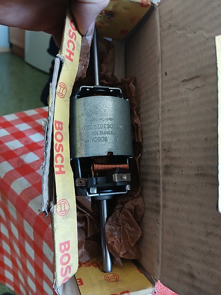 Bosch 24v puhalin moottori