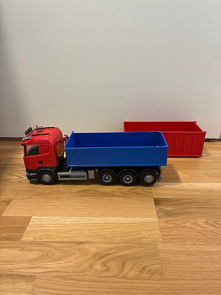 Emek Scania kuorma-auto vaihtolavoilla