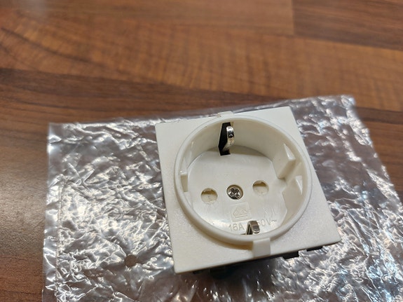 Upotettava pistorasia Rich Bay RG-02 (16A / 250V)