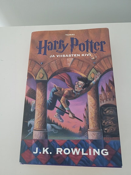 Harry Potter ja Viisasten Kivi - kovakantinen