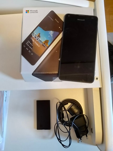 Microsoft (Nokia) Lumia 550