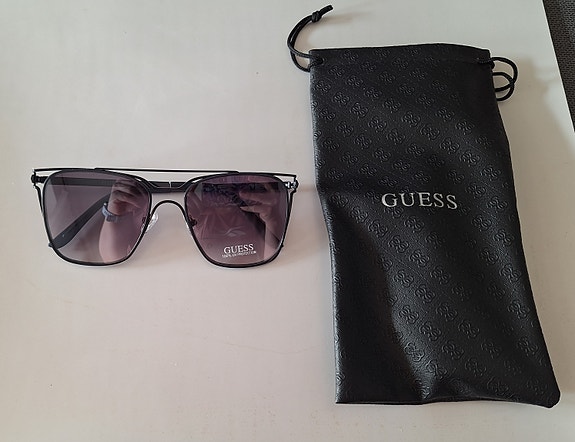 Guess aurinkolasit