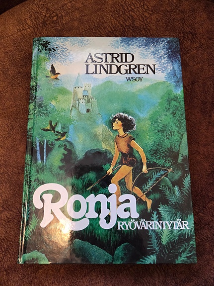 Astrid Lindgren Ronja ryövärintytär kirja kovakantinen